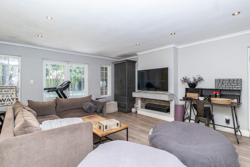 4 Bedroom Property for Sale in Constantia Western Cape